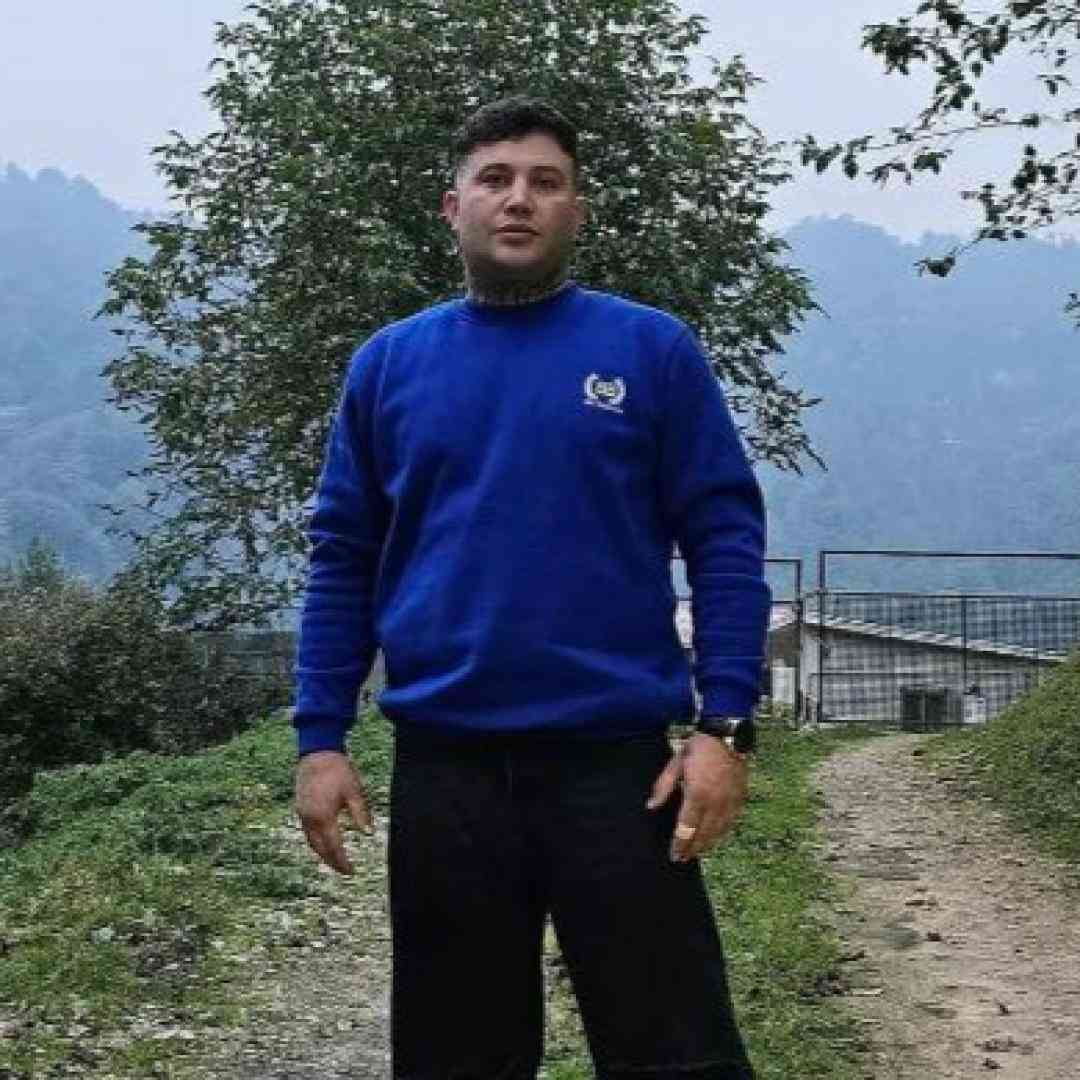 دانلود آهنگ قدم نامبارک از علی احمدیانی